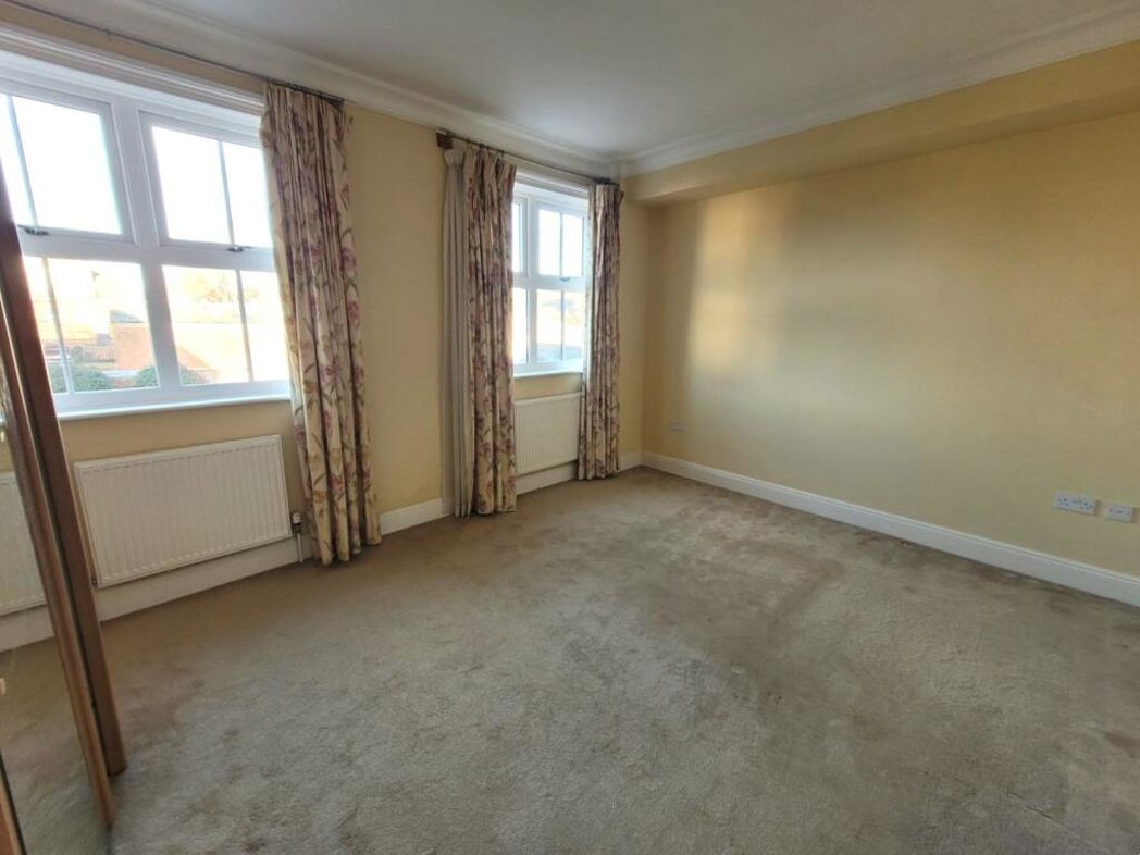 Property image 8 of 12