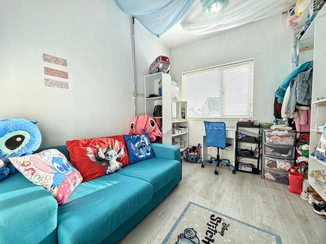 Property image 17 of 28
