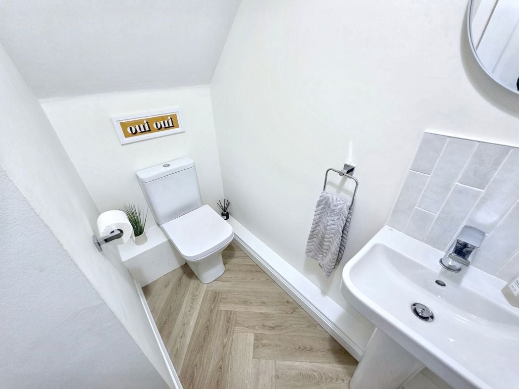 Property image 8 of 17