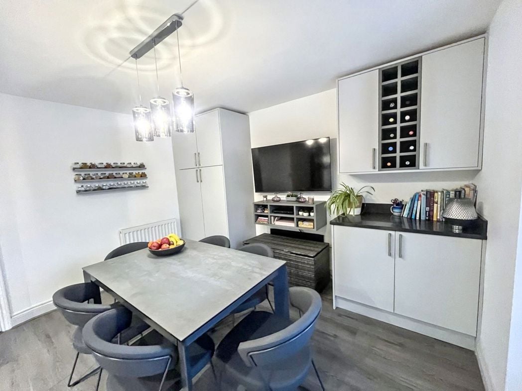 Property image 5 of 17