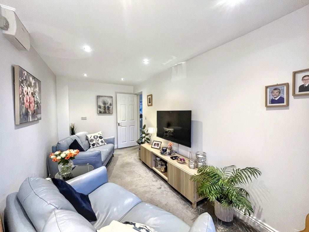 Property image 8 of 17