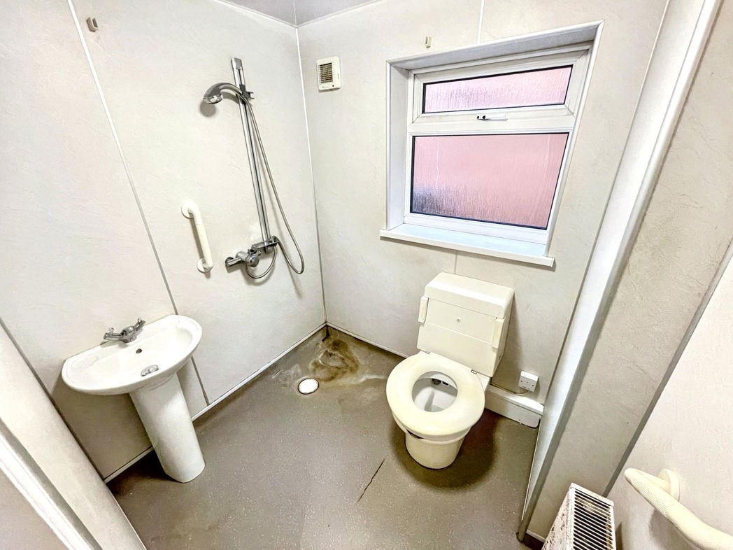 Property image 5 of 9