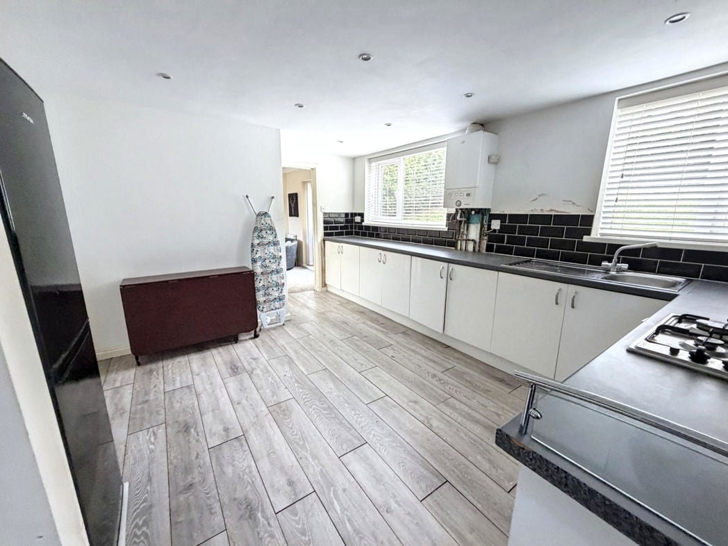 Property image 4 of 12
