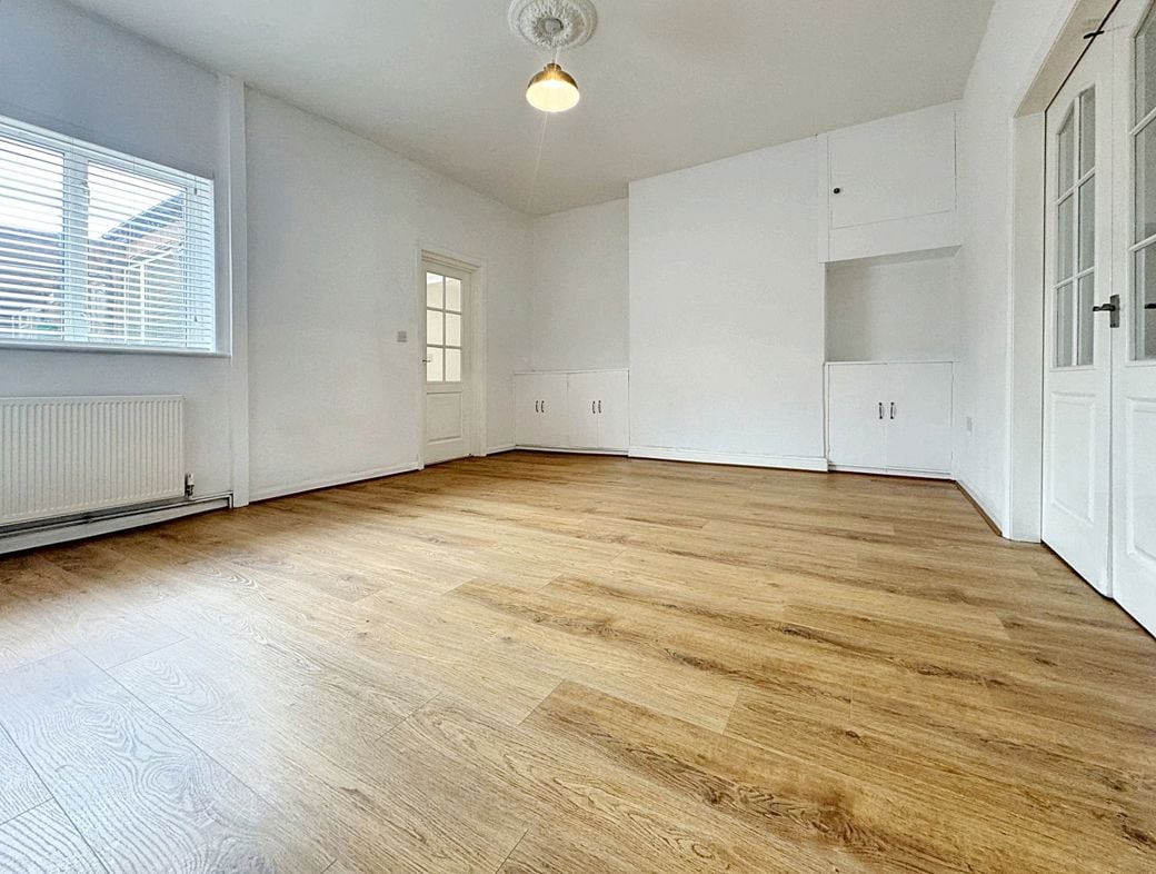 Property image 8 of 16