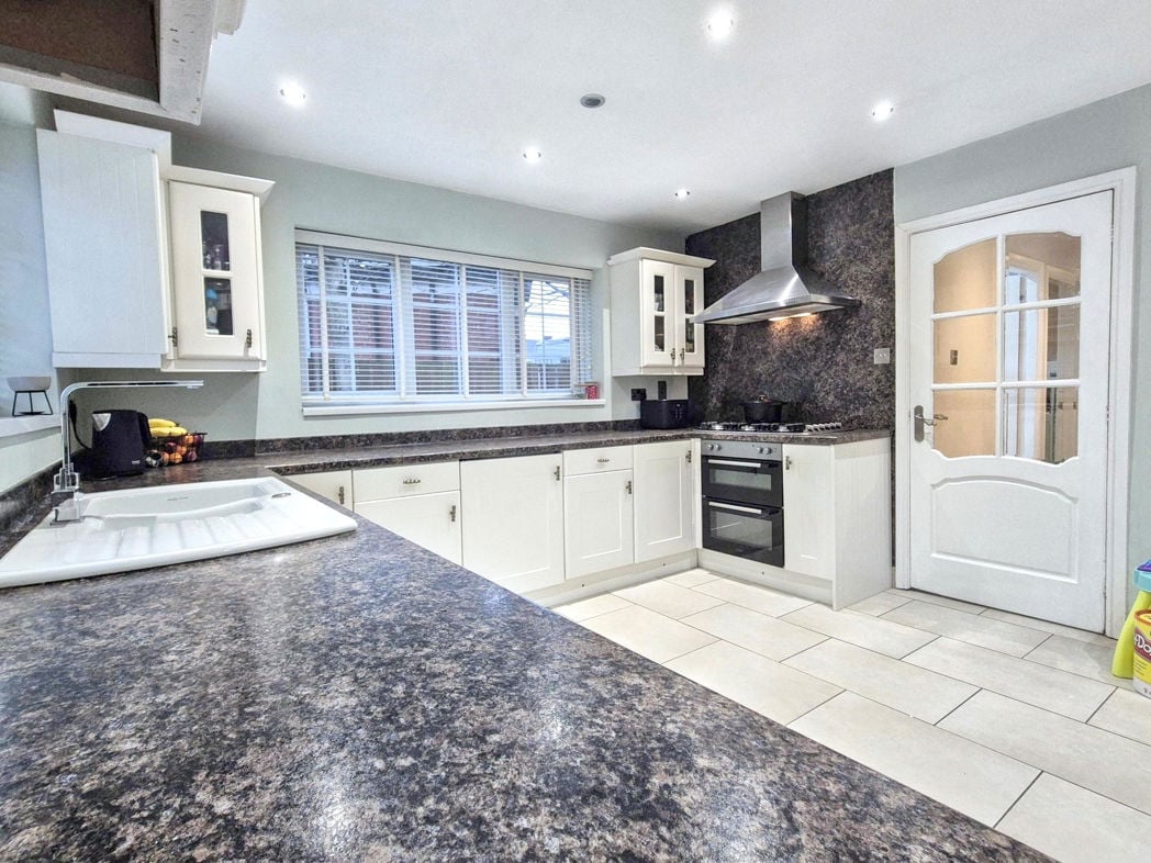 Property image 11 of 28