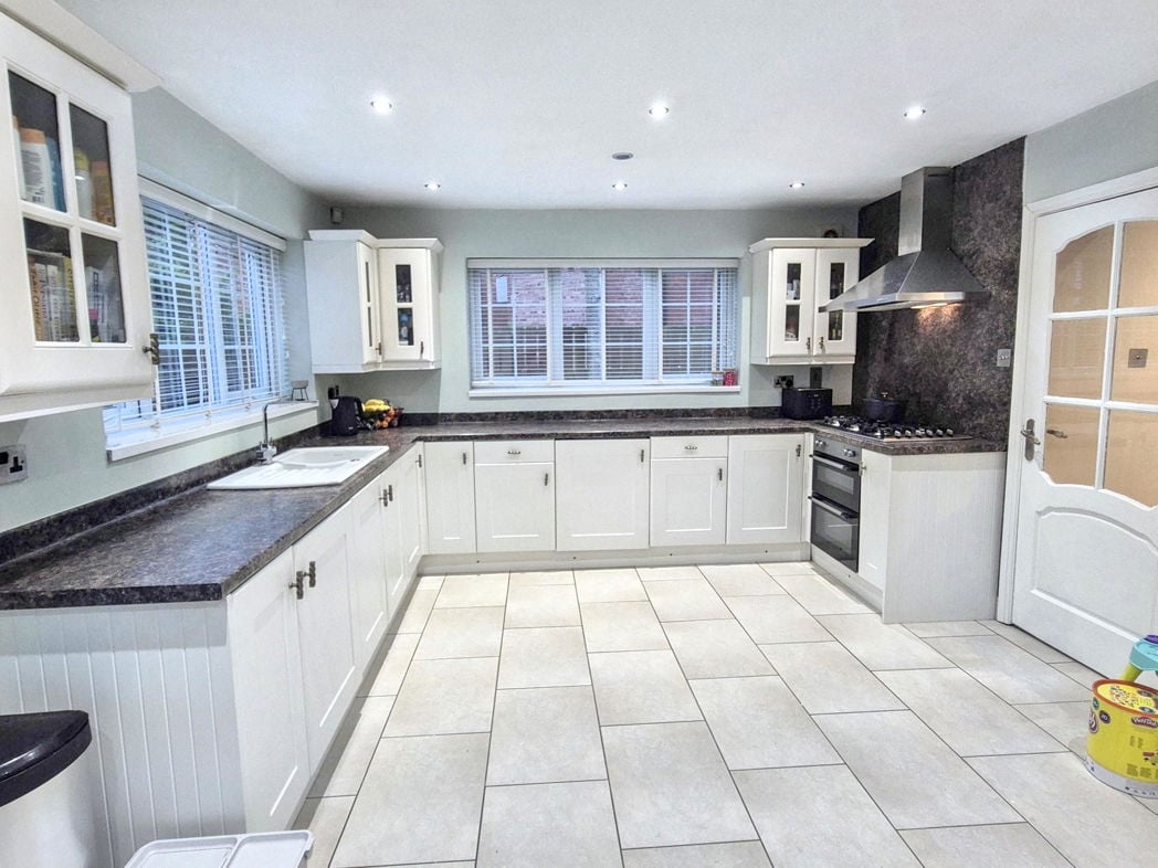 Property image 10 of 28