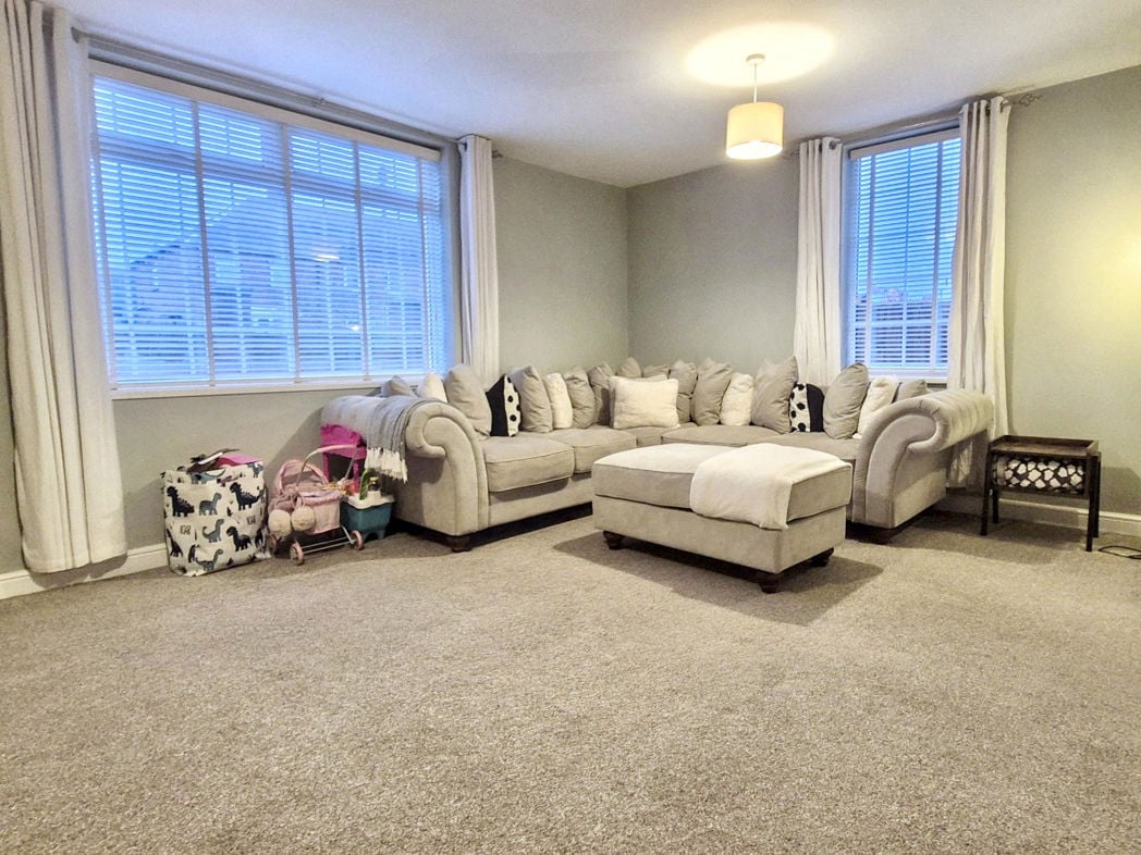 Property image 5 of 28