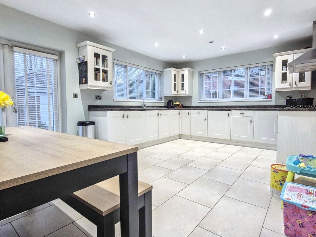 Property image 3 of 28