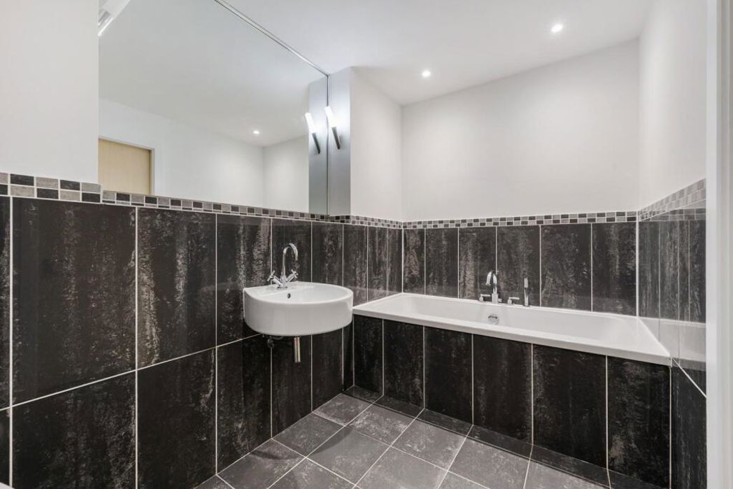 Property image 16 of 22