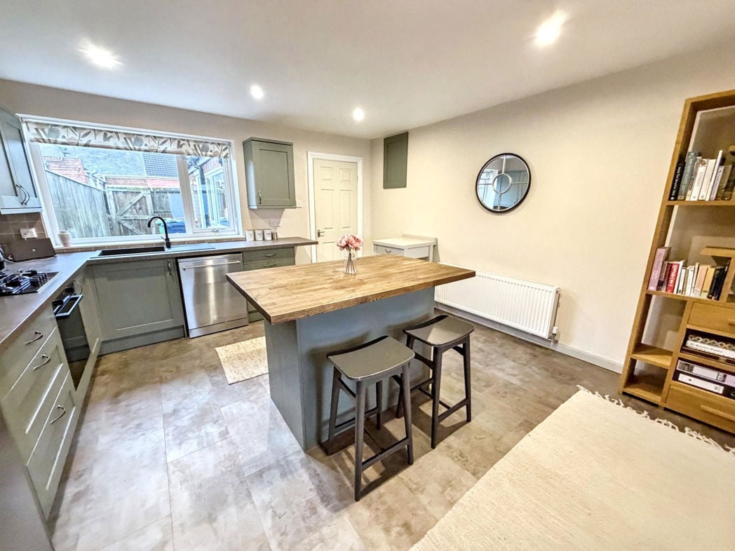 Property image 11 of 21