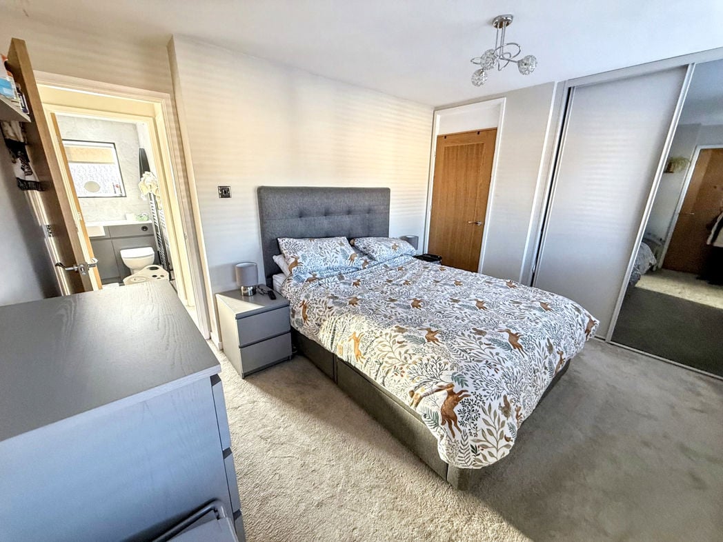 Property image 11 of 15