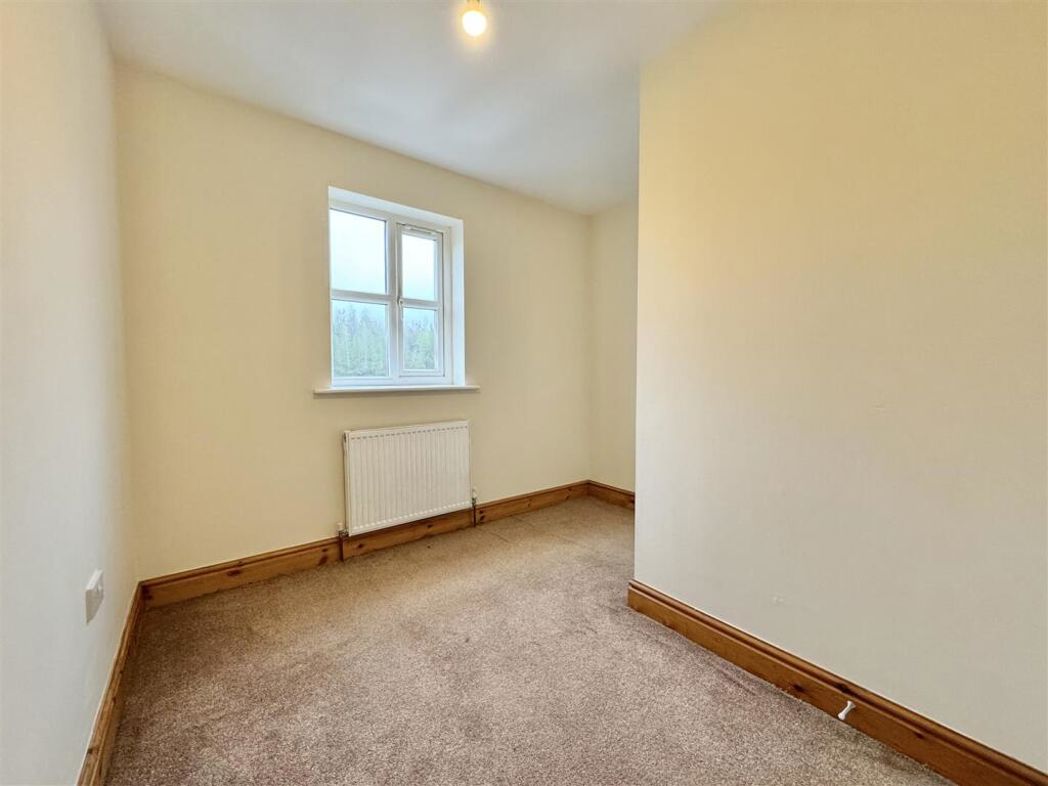 Property image 8 of 12
