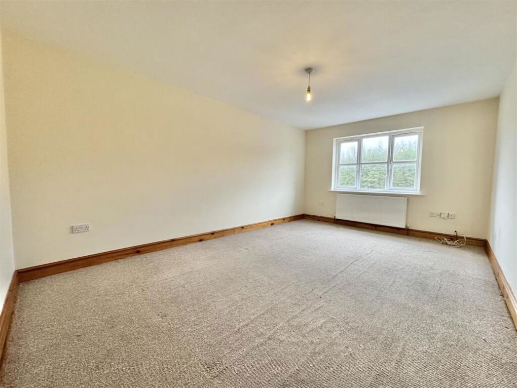 Property image 4 of 12