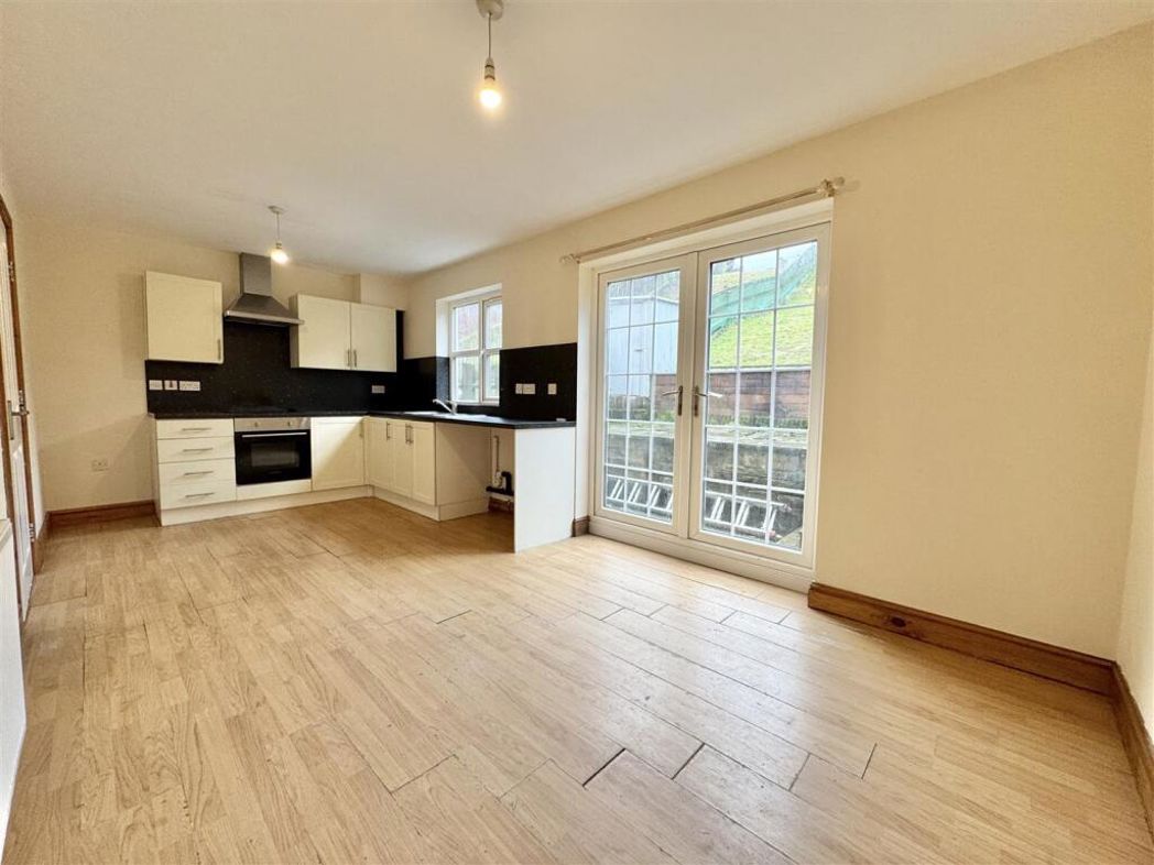 Property image 2 of 12