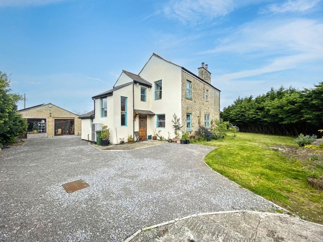 Property image 1 of 31