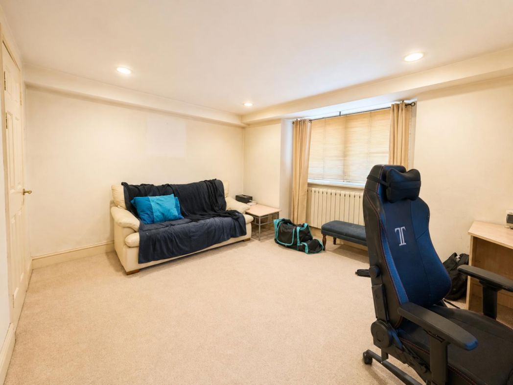 Property image 4 of 12