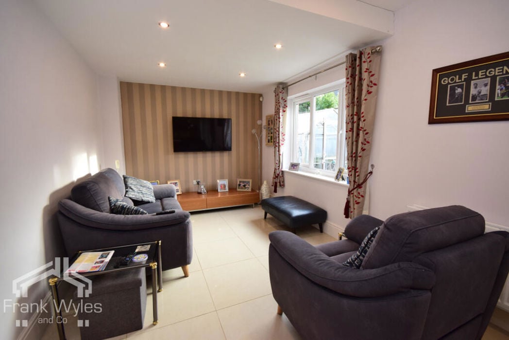 Property image 3 of 20