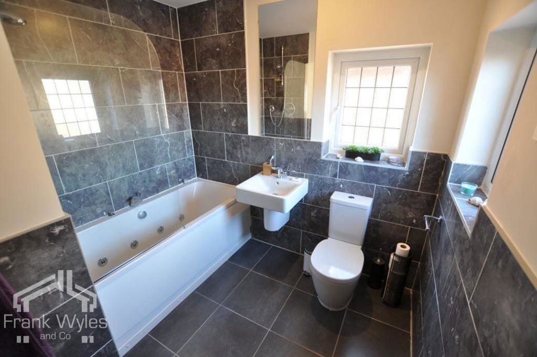 Property image 11 of 20