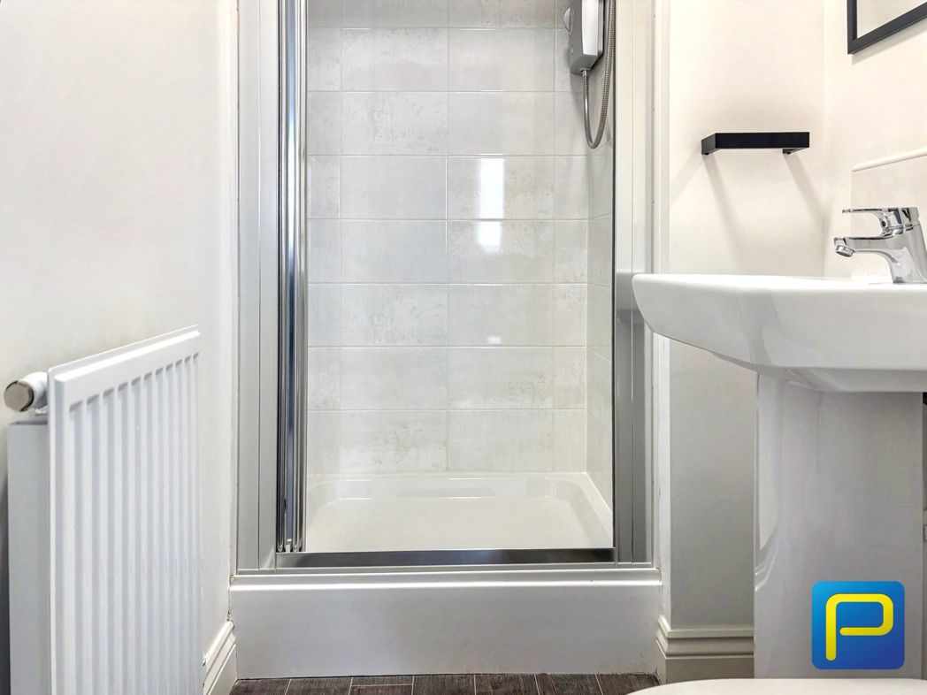 En Suite off Bedroom 1