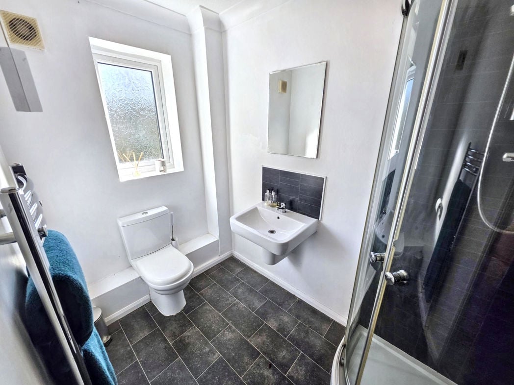 Property image 11 of 18