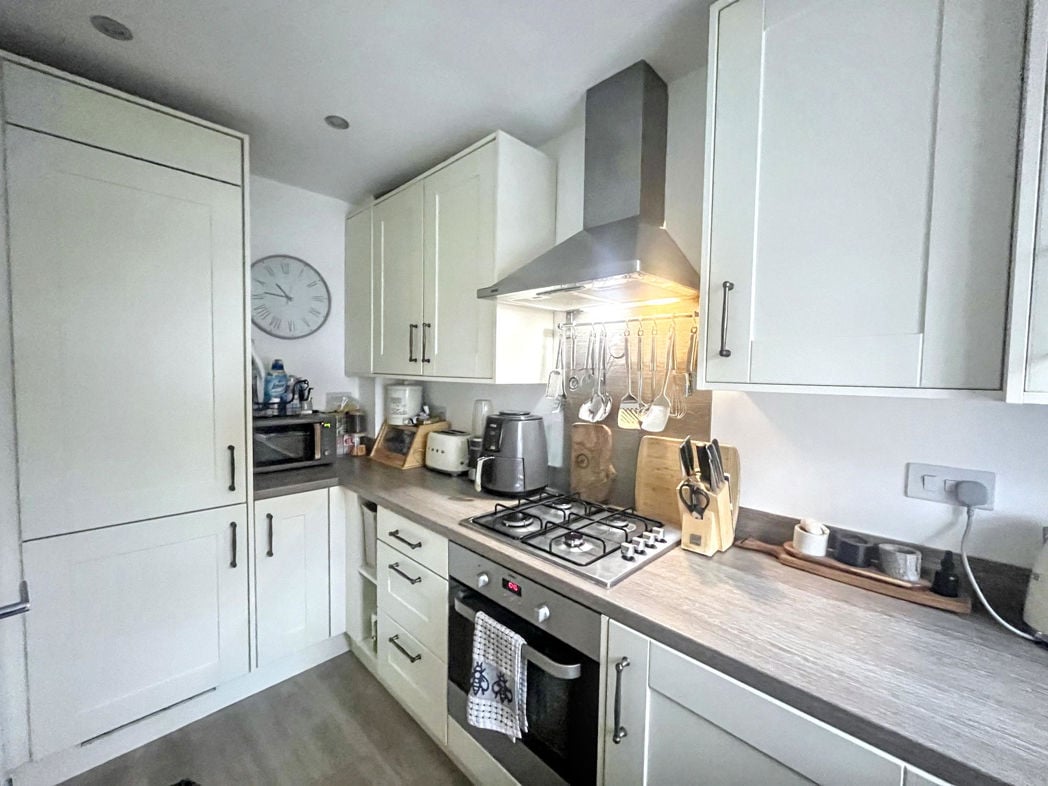 Property image 4 of 11