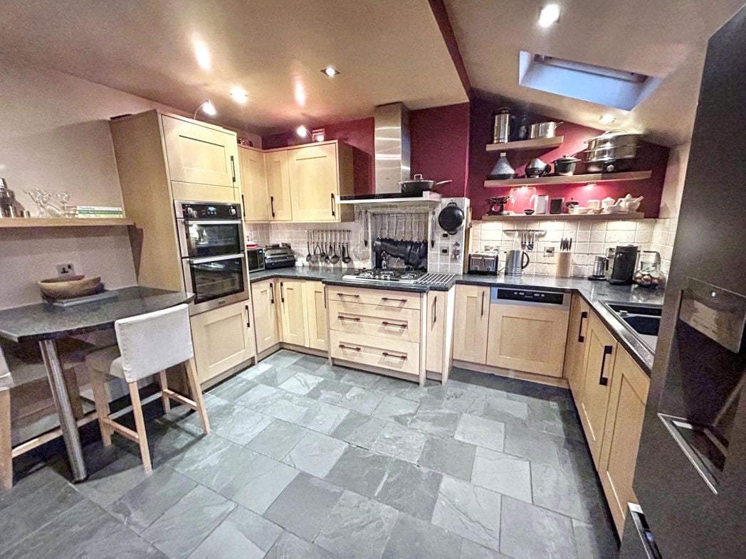 Property image 4 of 11