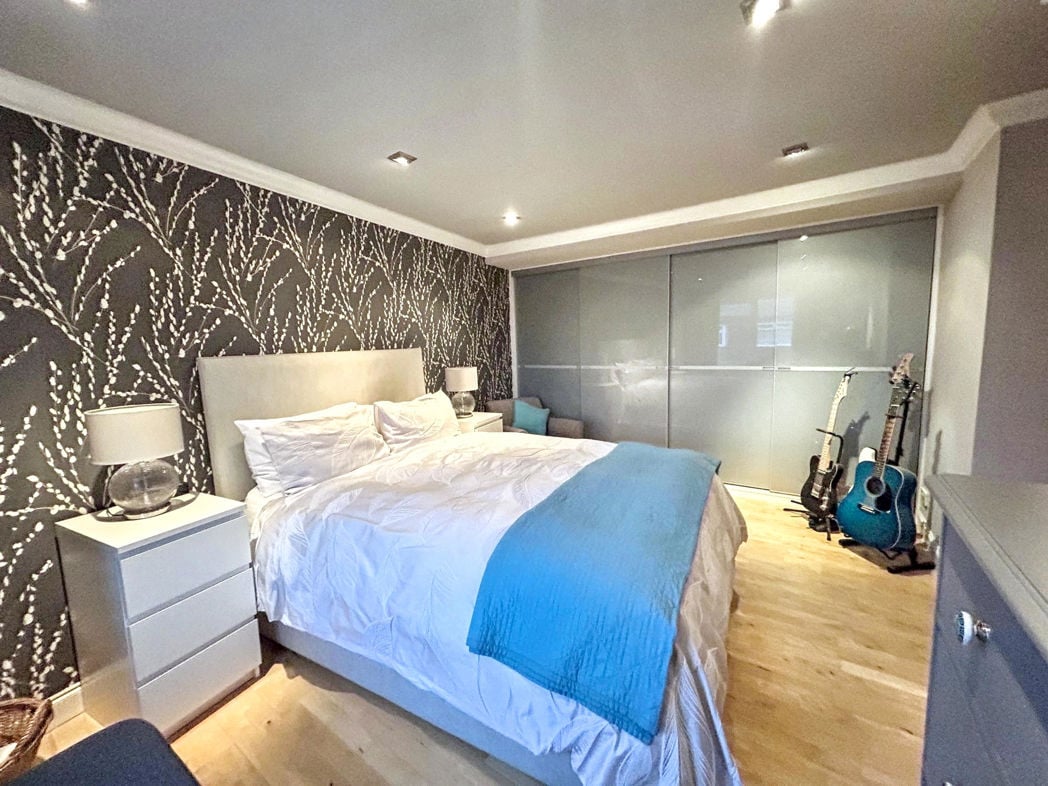 Property image 6 of 11