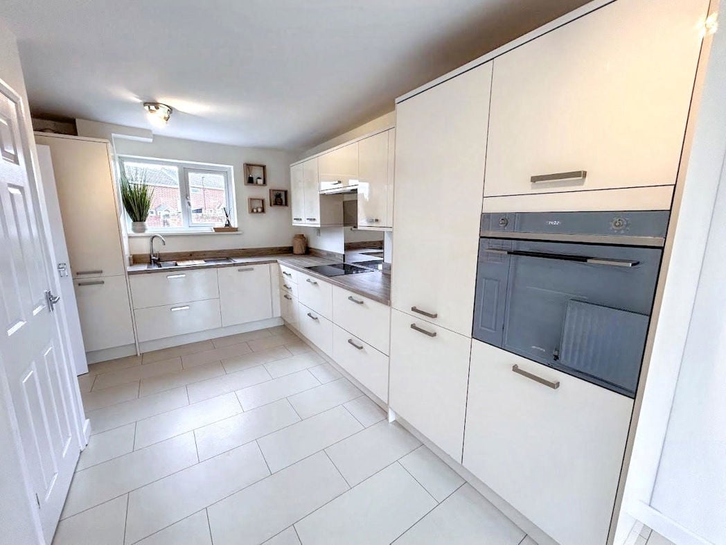 Property image 5 of 9