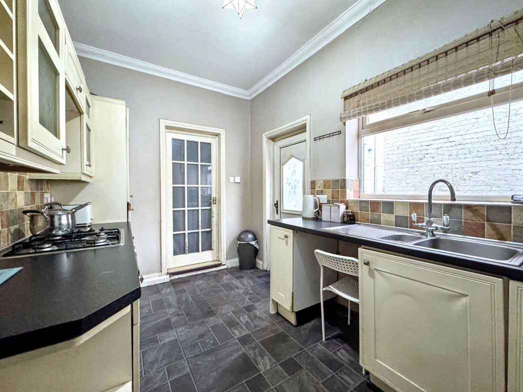 Property image 8 of 15