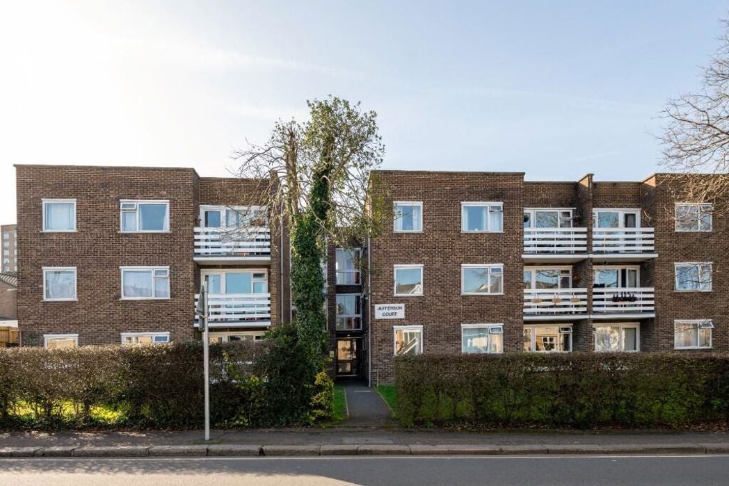 Flat 12 Jefferson Court, Redhill, Surrey, RH1 1NQ