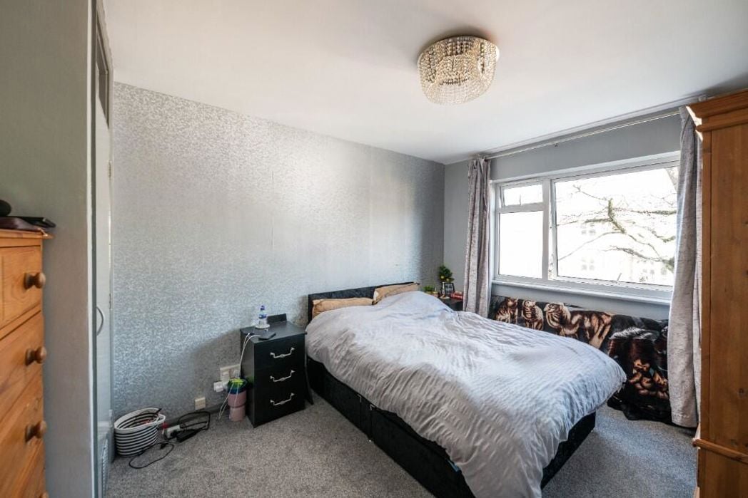 Flat 12 Jefferson Court, Redhill, Surrey, RH1 1NQ