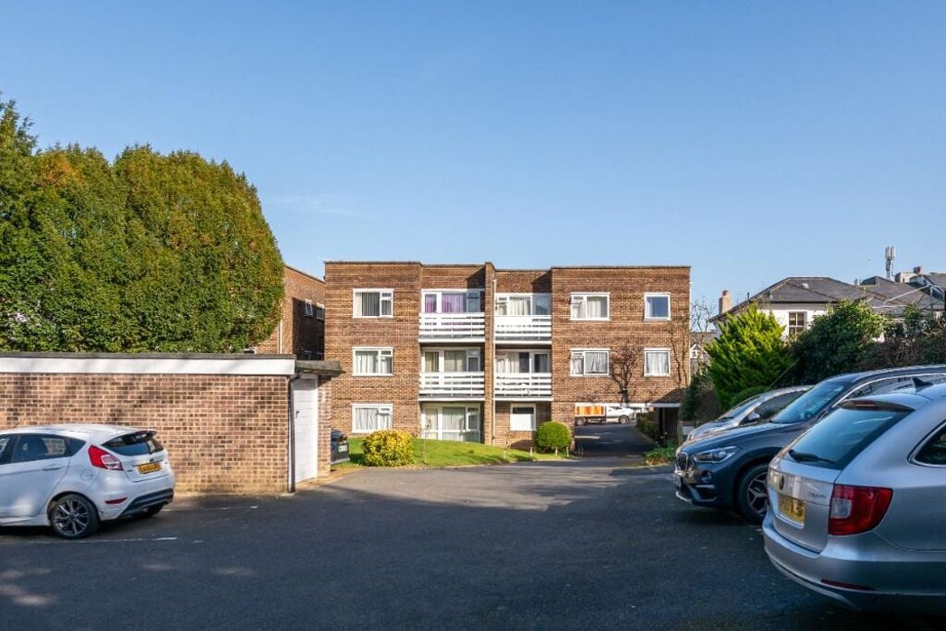 Flat 12 Jefferson Court, Redhill, Surrey, RH1 1NQ