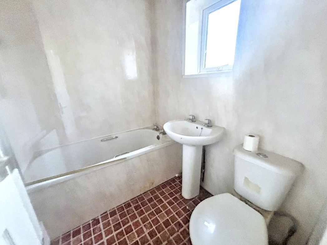 Property image 4 of 8