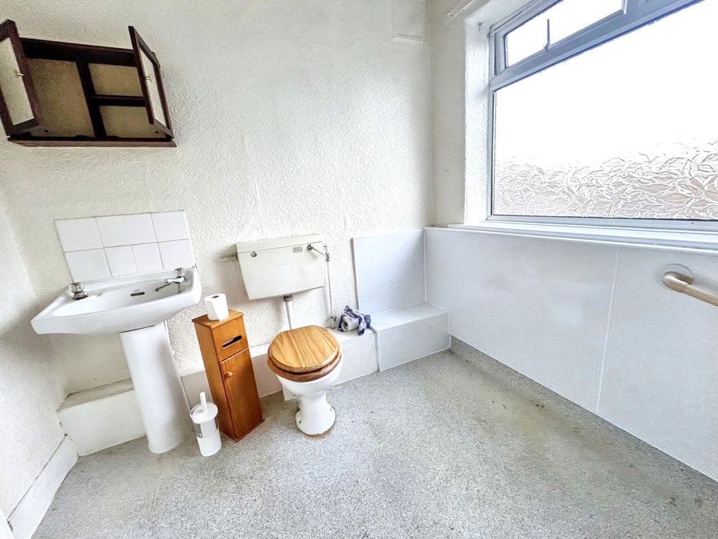 Property image 8 of 9