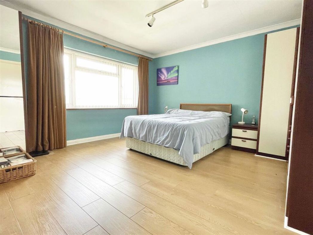 Property image 10 of 13