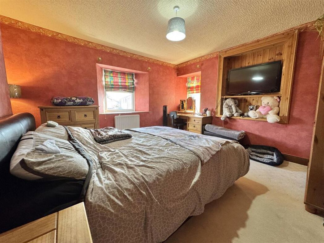 Property image 11 of 15