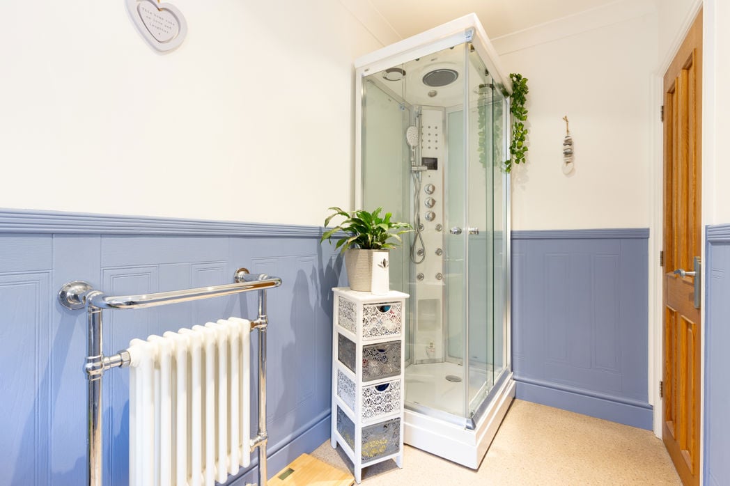 Additional Shower Room Image