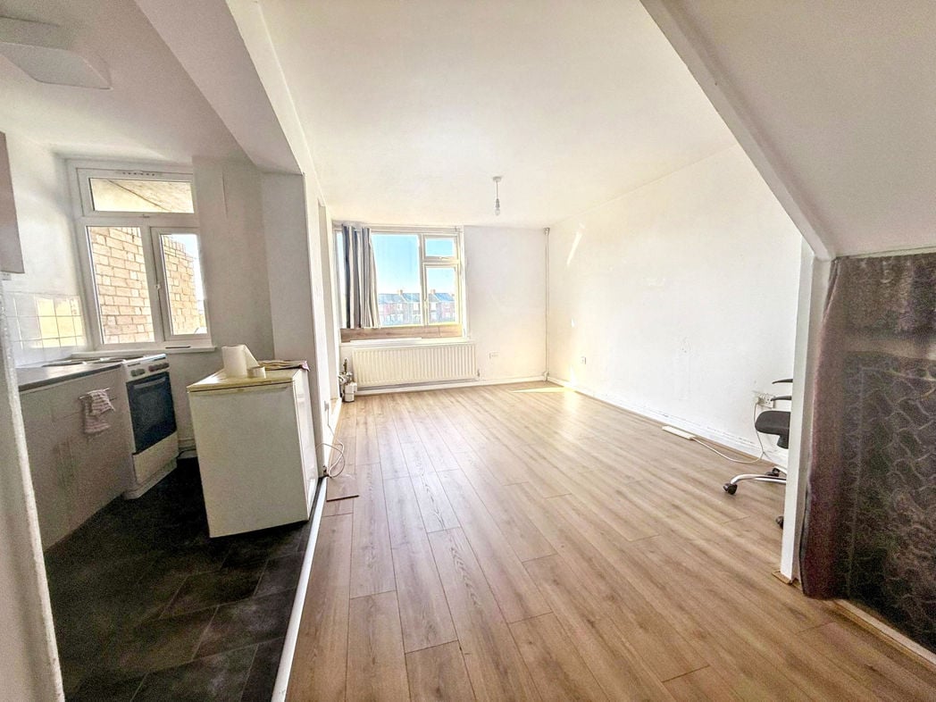 Property image 5 of 11