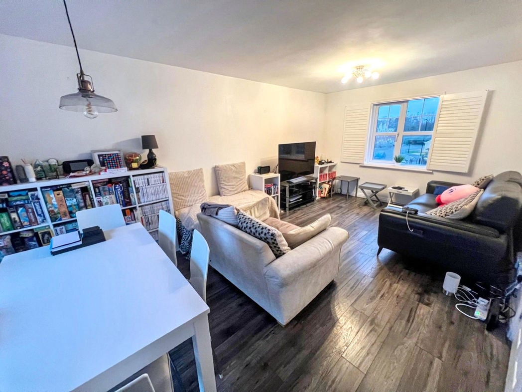 Property image 2 of 8