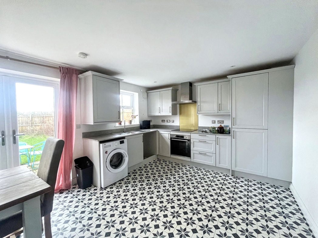 Property image 4 of 12