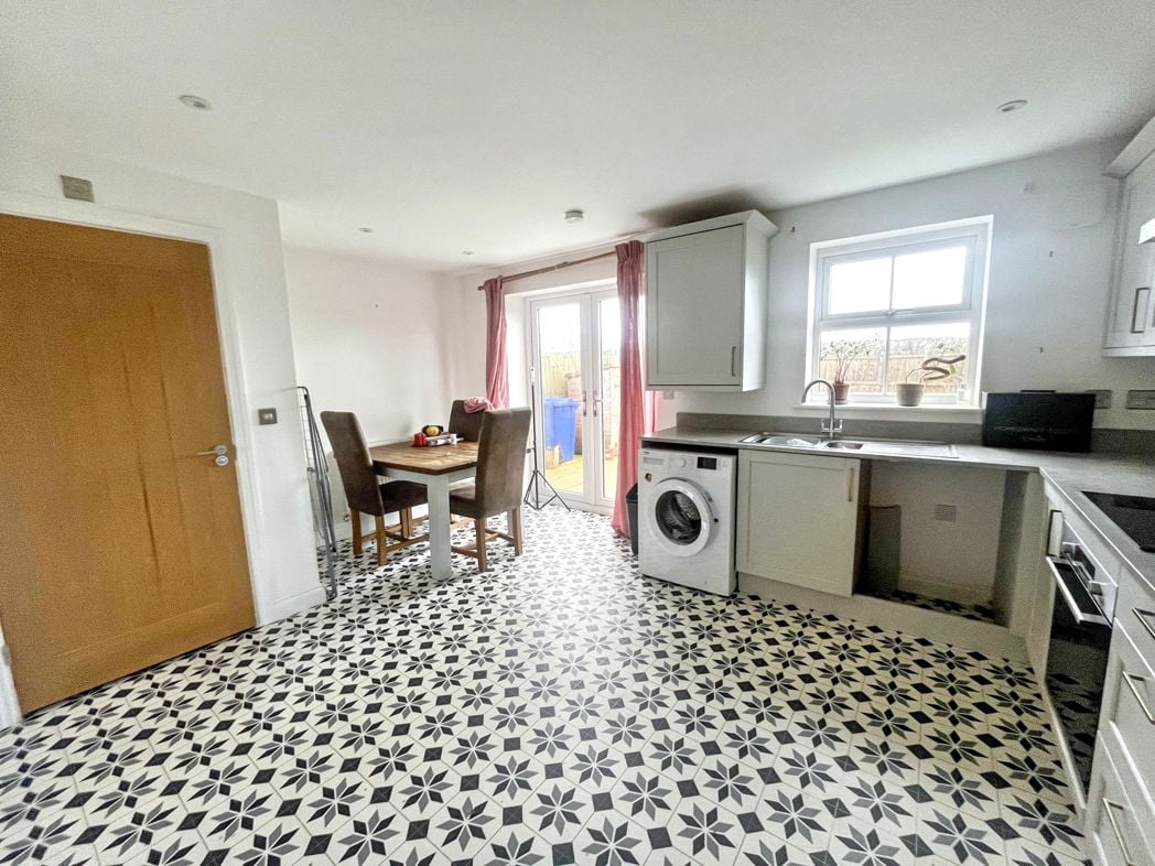 Property image 5 of 12