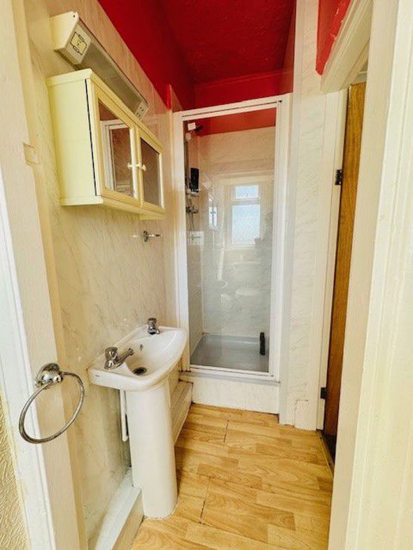 Property image 6 of 33