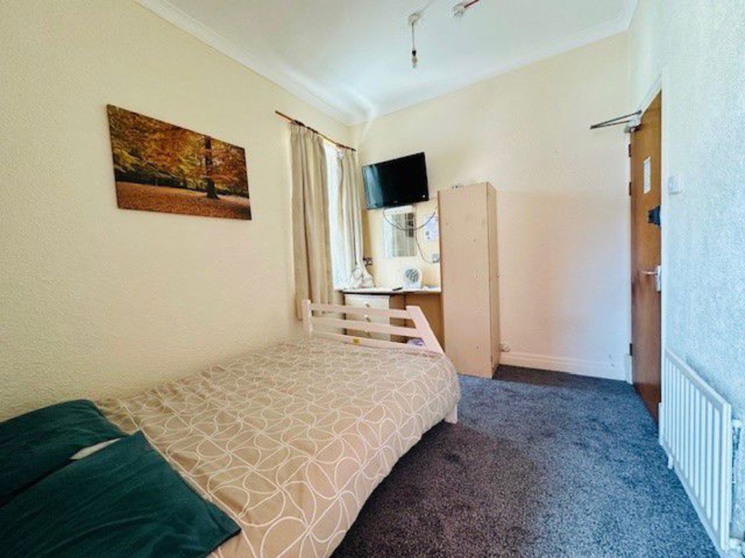 Property image 19 of 33