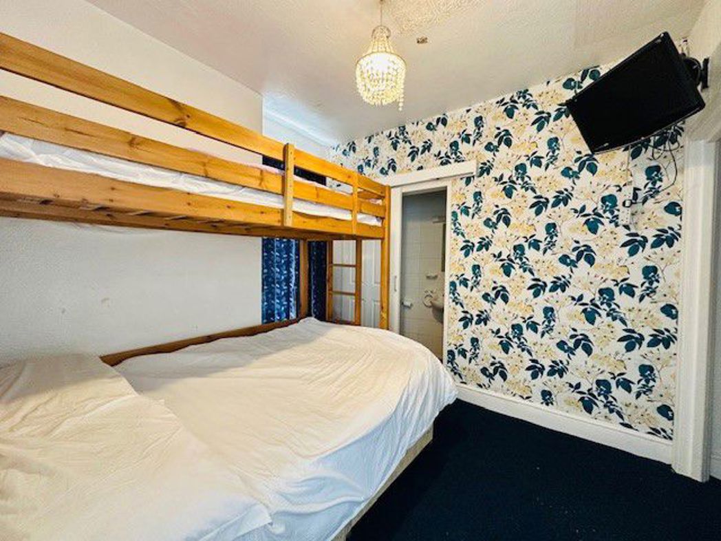 Property image 32 of 33