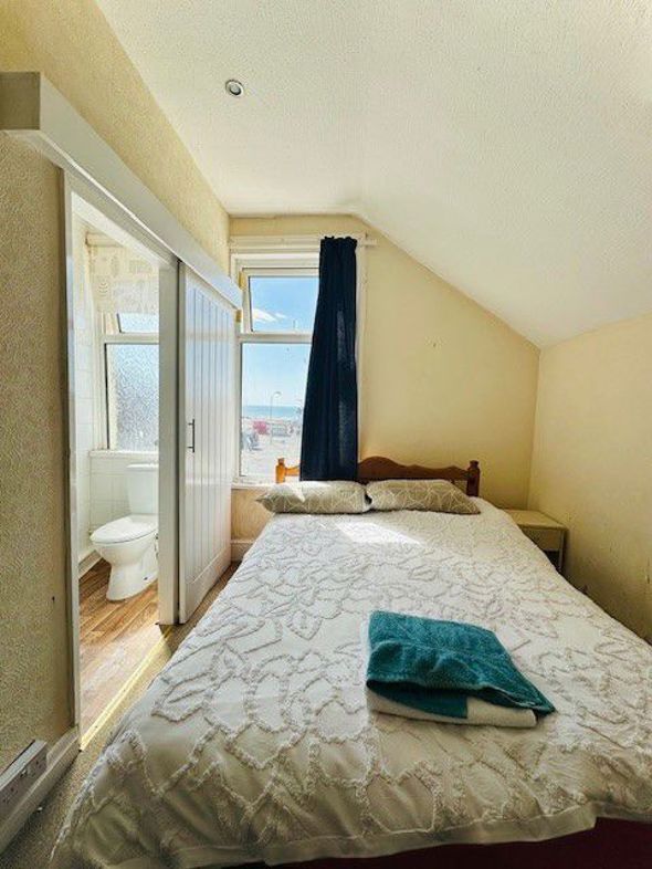Property image 28 of 33