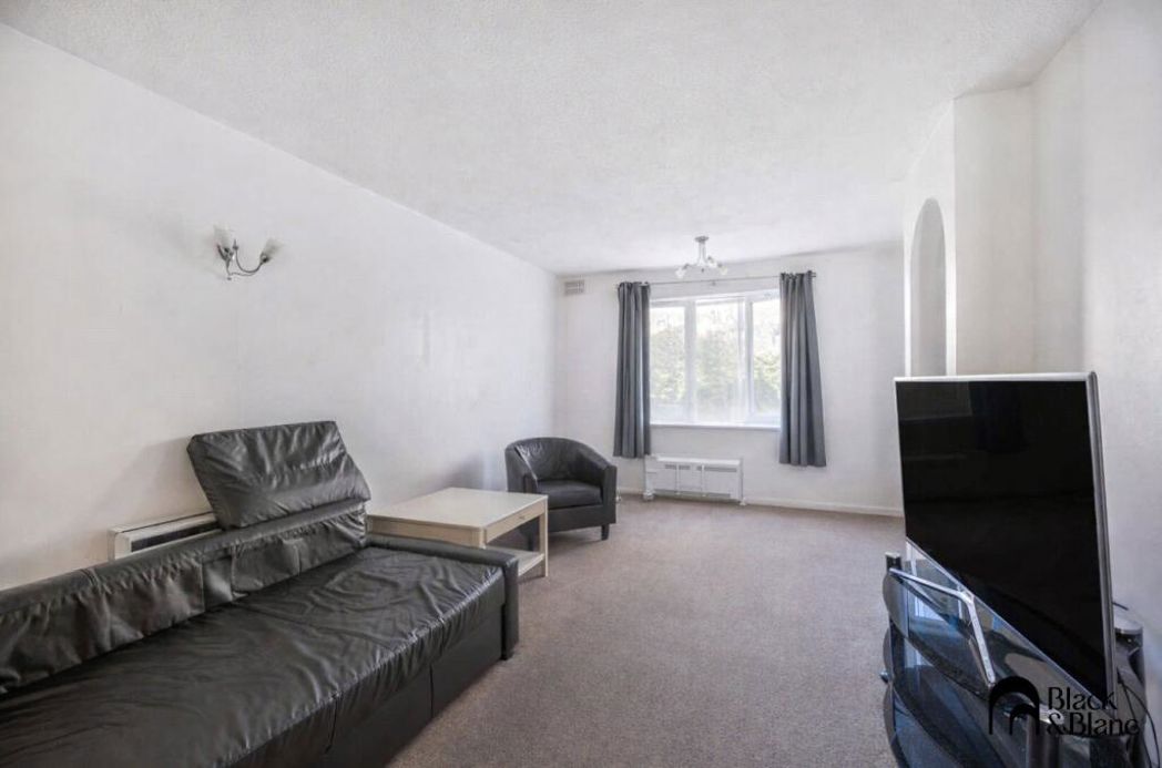 Property image 2 of 9