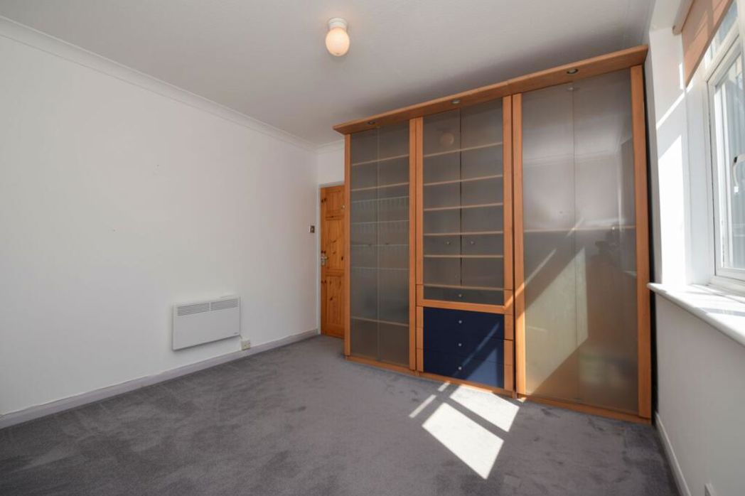 Property image 6 of 9