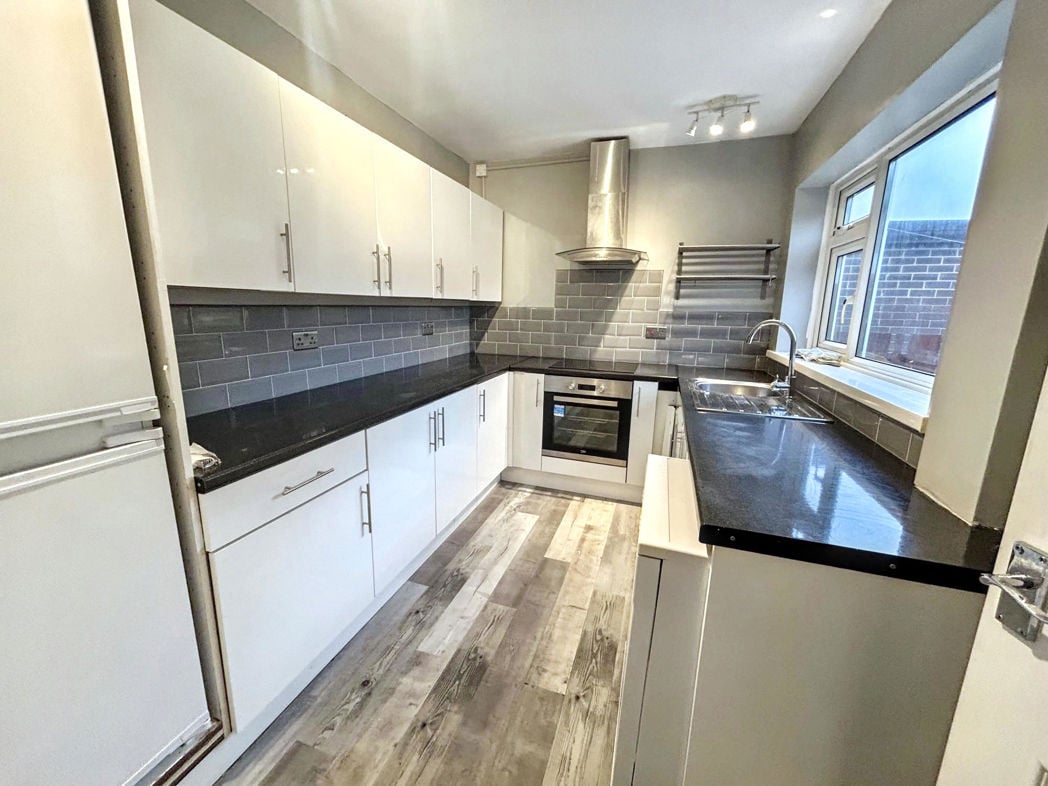 Property image 5 of 11