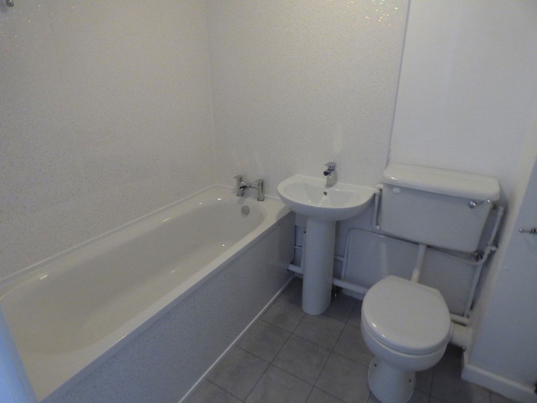 Property image 5 of 8
