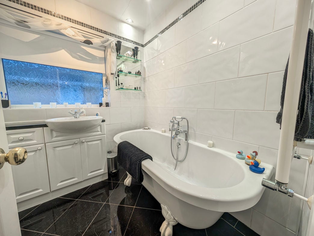 Property image 16 of 23